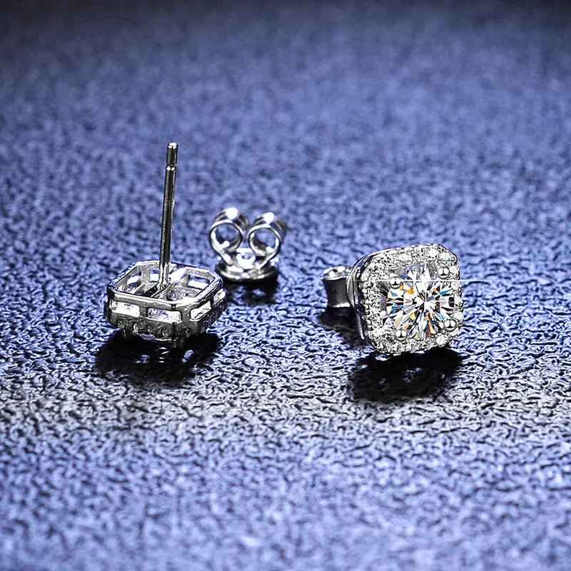 Puces d'oreilles argent 925 moissanite halo carré classique luxe - détail pierre
