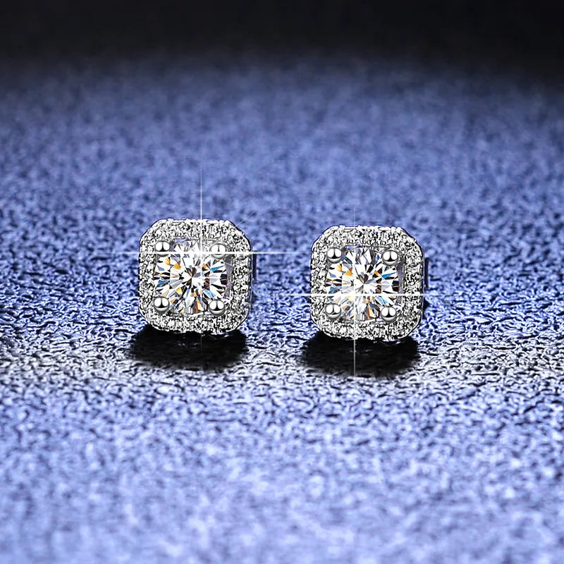 Puces d'oreilles argent 925 moissanite halo carré classique luxe - vue de face
