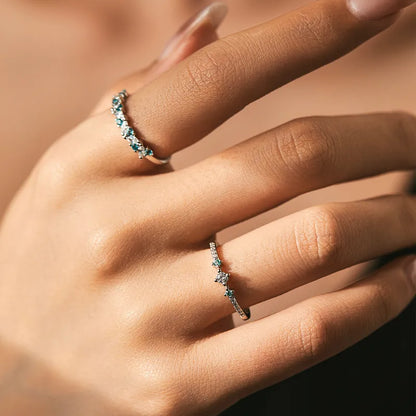 Bague pavé bicolore argent 925 zircons blanc bleu glacial - détail pavé
