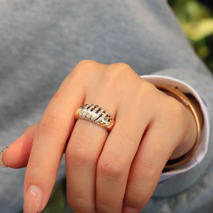 Bague large argent 925 doré bicolore pavée cristaux - détail bicolore
