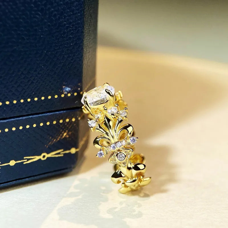 Bague argent 925 plaqué or 18k fleur de lys 1ct luxe - détail pierre 
