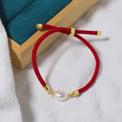 Bracelet cordon rouge perle d'eau douce acier inoxydable - vue de face
