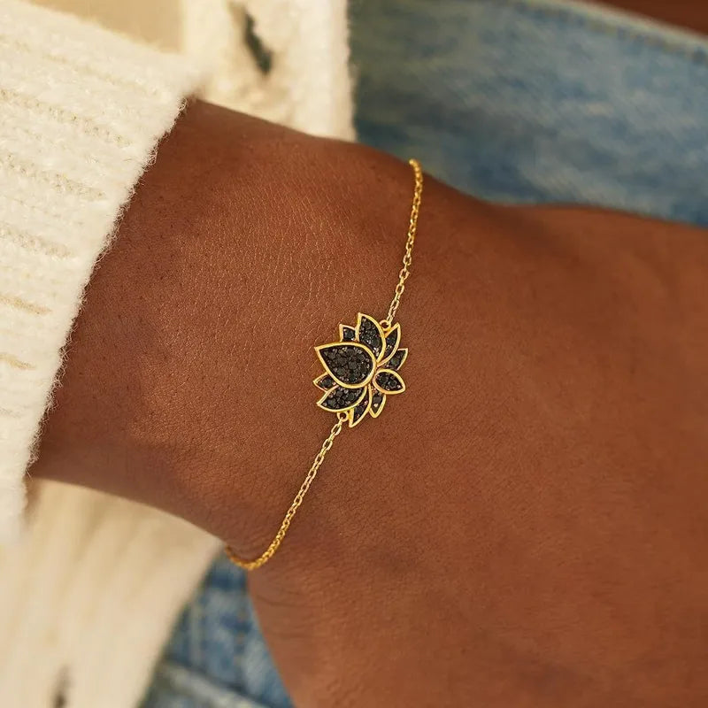 Bracelet argent 925 plaqué or 18k lotus noir zircons bohème - détail lotus
