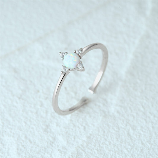 Bague opale blanche argent zircons - vue de face
