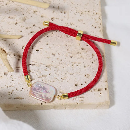 Bracelet cordon rouge perle nacrée acier inoxydable - vue de face
