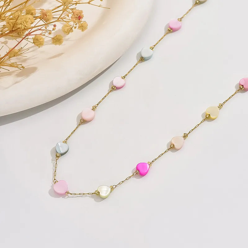 Collier ras de cou cœur multicolore acier inoxydable doré - vue latérale