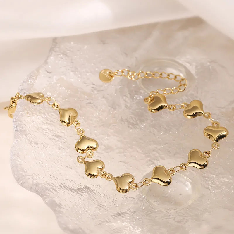 Bracelet chaîne cœurs dorés acier inoxydable plaqué or - détail cœurs
