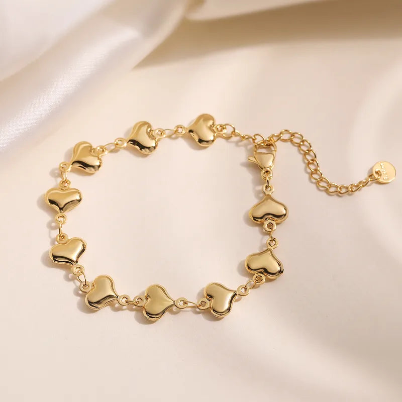 Bracelet chaîne cœurs dorés acier inoxydable plaqué or - vue de face
